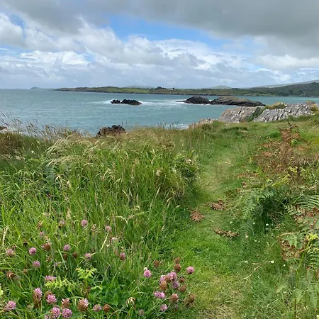 Cozy Garden Wild Atlantic Way Mizen בית נופש Goleen